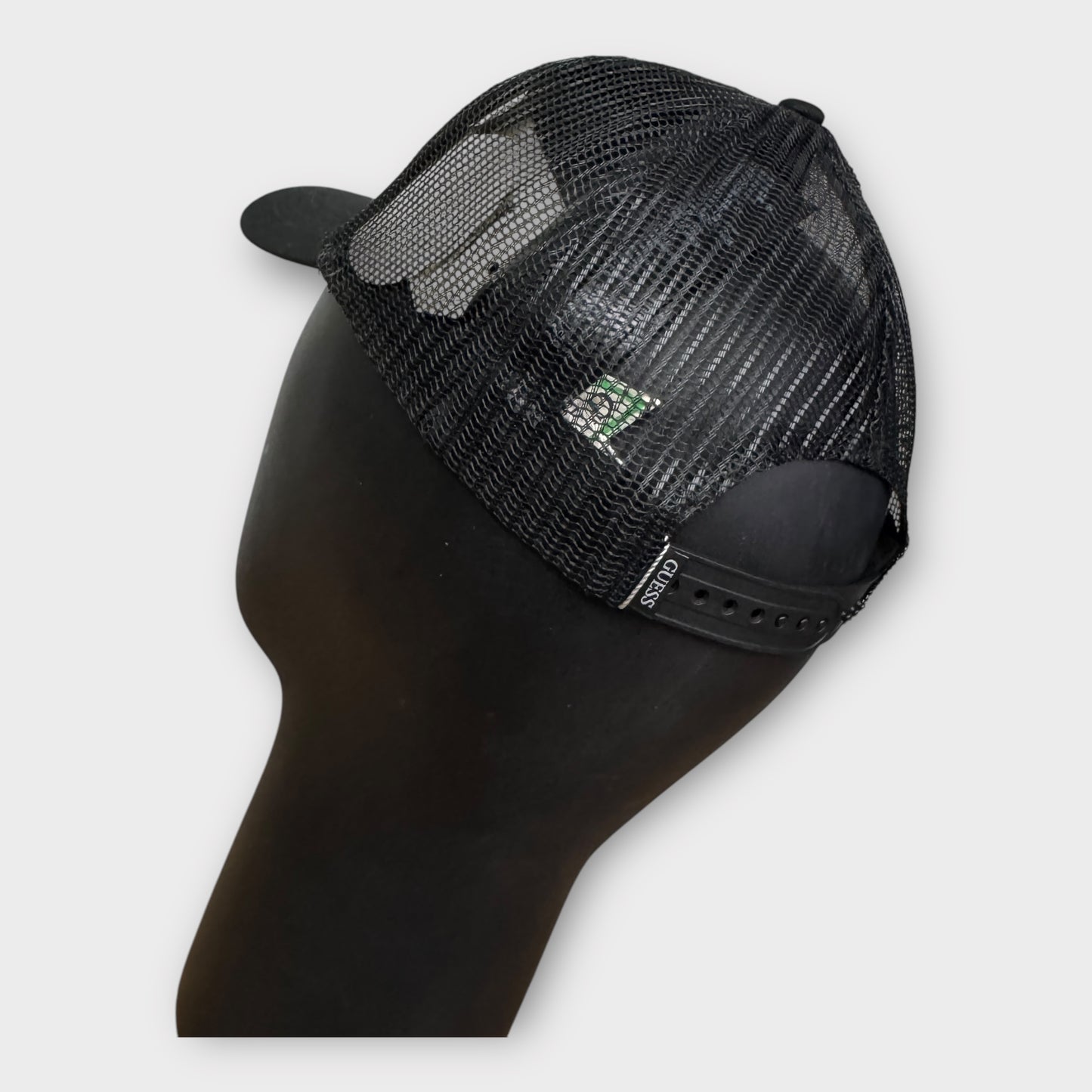 Gorra Guess
